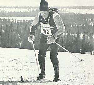 Olaf Dufseth p� vei opp D�lfjellet, 1978.