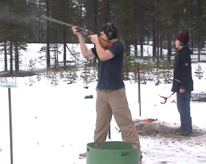 Glenn Are sikter p� lerduene.