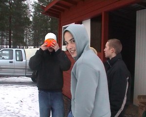 Gutta p� plass p� skytebanen!!