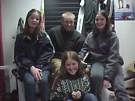 Odd-Bj�rn Hjelmeset ble intervjuet av v�re reportere.