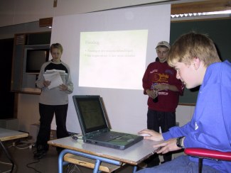 Espen, Aleksander og Sigurd presenterte deler av sitt foredrag p� Powerpoint.