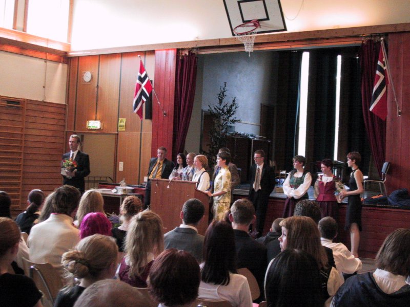 Olav Skj�ret sier noen velvalgte ord.